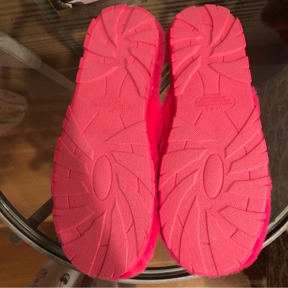 Kensie Hot Pink Heart Fluffy Fur Memory Foam Slippers with Rubber Soles, 9 - Picture 9 of 10